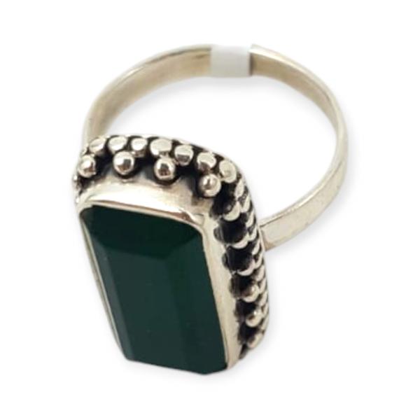 Amazing Design 925 Sterling Silver Ring in Green Stone